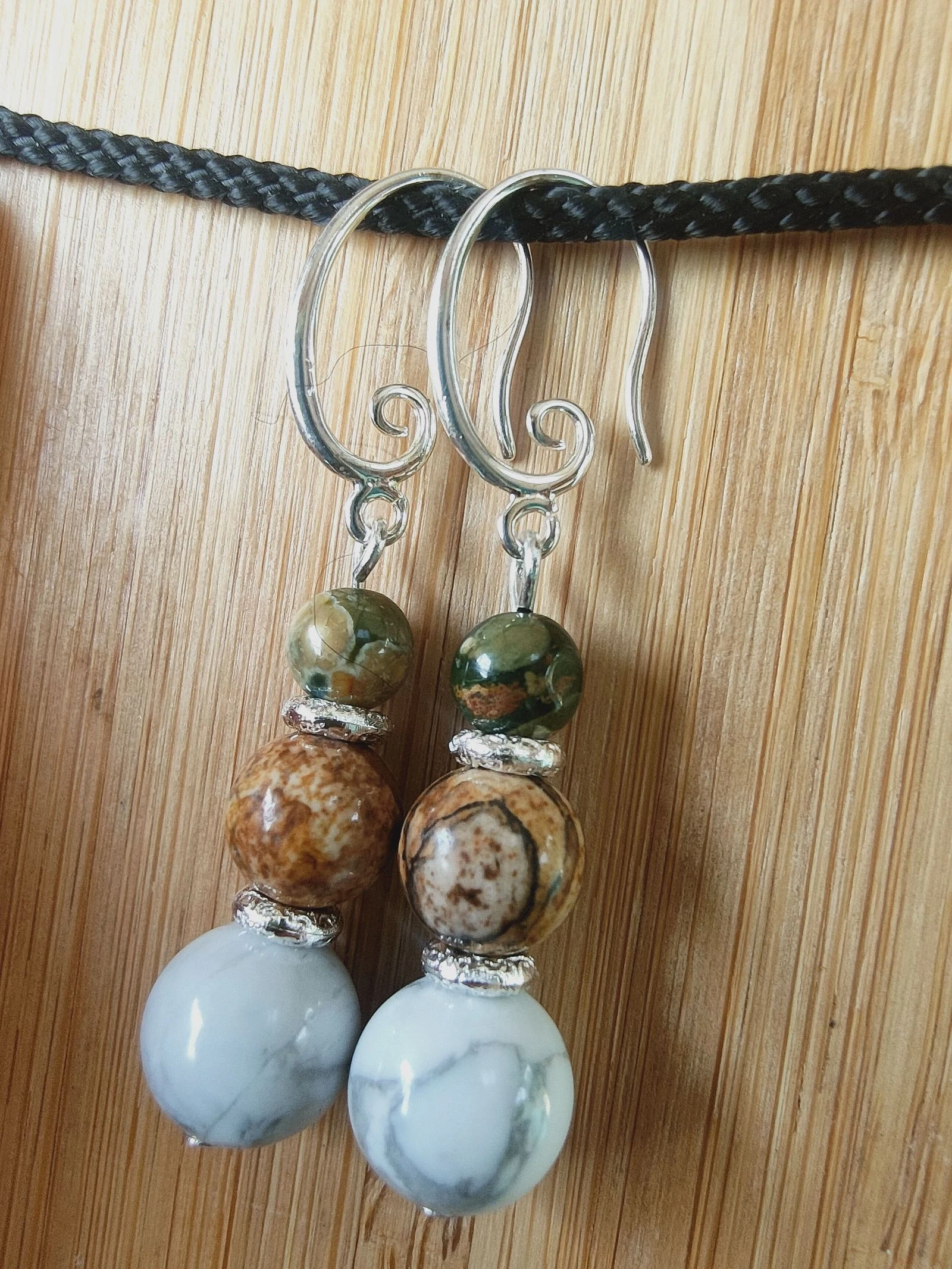A pair of bohemian style earrings – photo 5